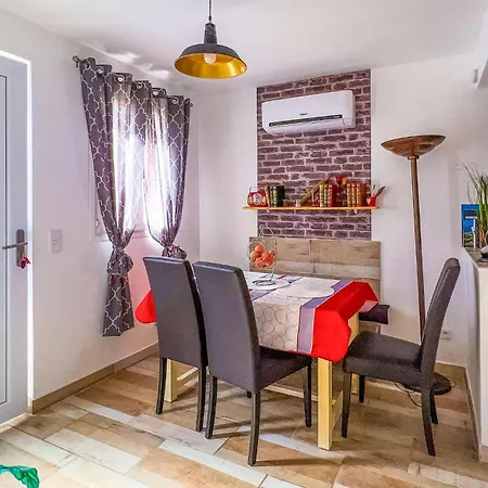 Gorgeous In With Kitchen Apartment